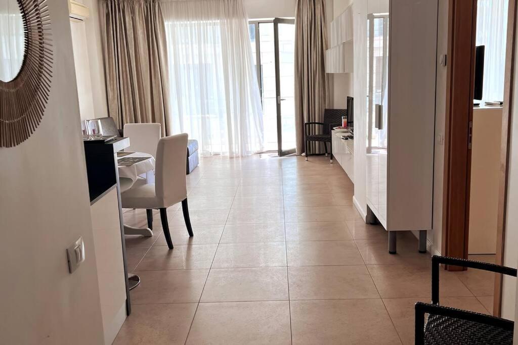 Casino Loft, Mamaia, Superhost Favorite!