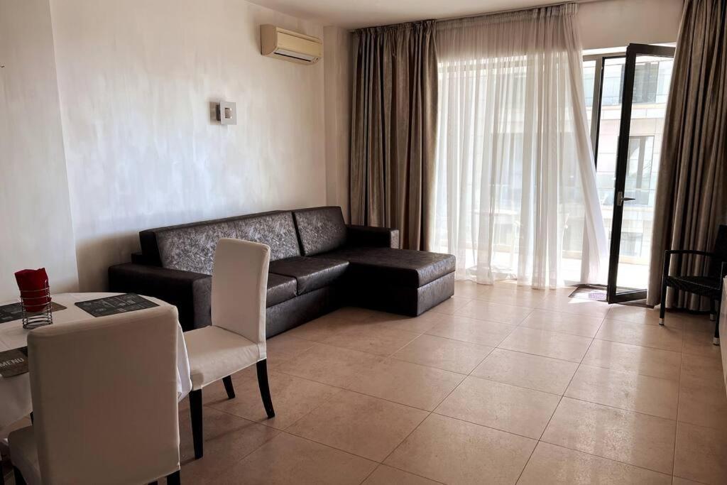 Casino Loft, Mamaia, Superhost Favorite! Apartment